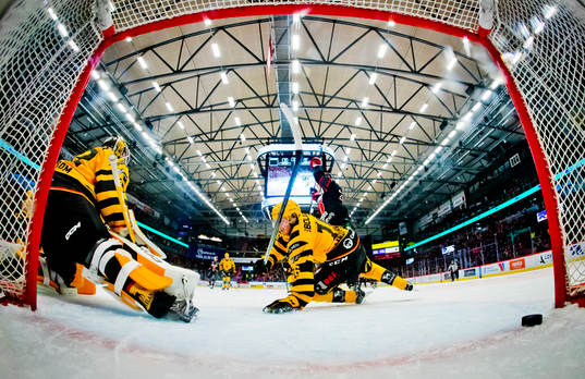 Örebros Filip Berglund gör 1-0