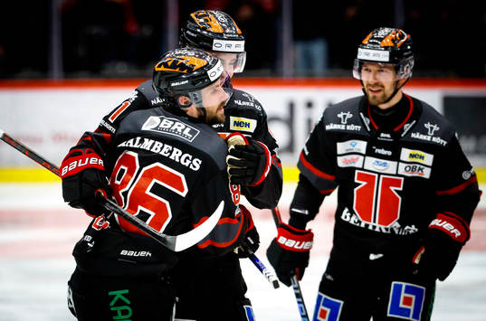 Örebros Mathias Bromé jublar med Leo Carlsson och Rasmus