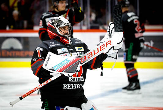 Örebros målvakt Jhonas Enroth jublar