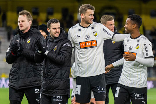 Häckens Kadir Hodzic, Johan Hammar och Ola Kamara jublar efter