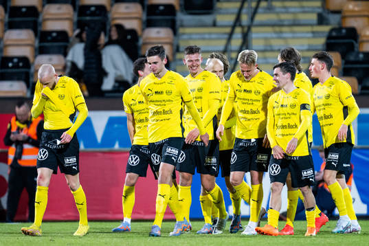 Mjällbys Arvid Brorsson jublar