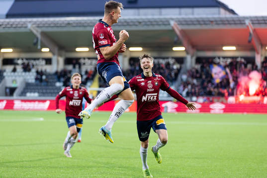 Örgrytes Marcus Haglind Sangre jublar