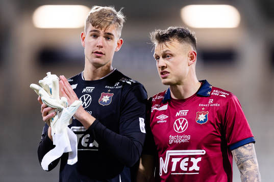 Örgrytes  målvakt Mathias Nilsson och Marcus Haglind Sangre