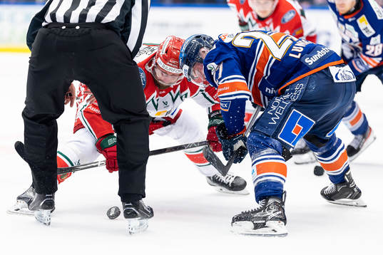 Tek mellan Frölundas Jan Mursak och Växjös Martin