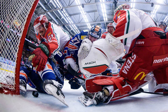 Frölundas Loui Eriksson och Växjös Martin Lundberg i