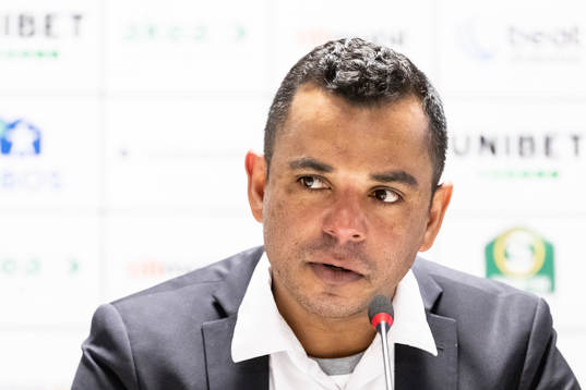 Helsingborgs tränare Alvaro Santos på presskonferensen