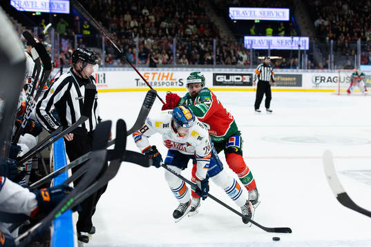 Växjös Hugo Gustafsson och Frölundas Patrik Carlsson