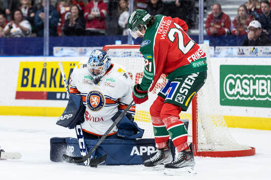 Växjös målvakt Emil Larmi och Frölundas Loui Eriksson