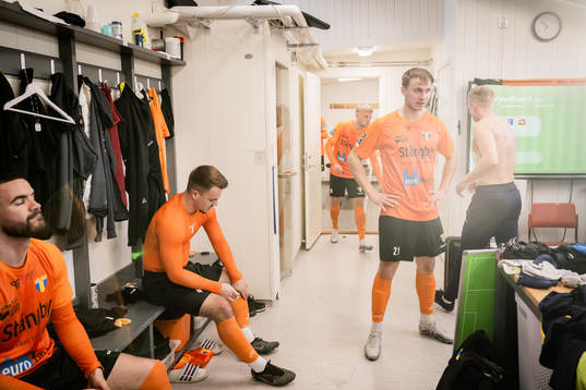 Torns IFs Granit Stagova, Kevin Robert och Ossian Hallberg i omklädningsrummet