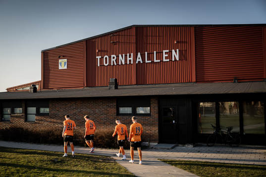 Torns IFs Ossian Hallberg, Emil Persson, Hampus Ferhm och Jens Lynard påväg mot planen