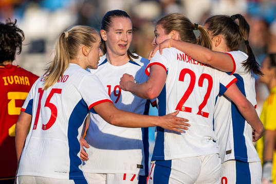 Cesilie Andreassen of Norway celebrates with teammates