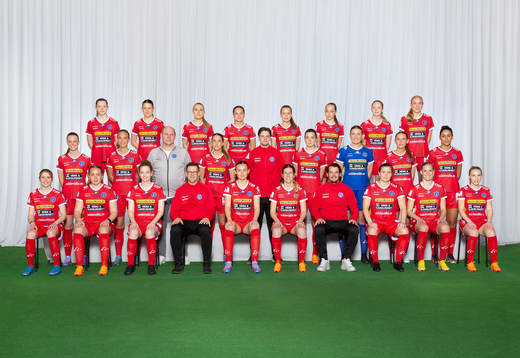  Emily Robertsson, Nadira Muminovic, Alice Svensson, Hanna, Bergström, Alice Hell Johansson, Saga Fredgren, Hanna Kauffeldt, Rebecka Steen. Mittenledet från vänster: Freja Johansson, Clara Flenhagen, materialförvaltare Janne Johansson, Kaltrina Brahimaj, målvaktstränare Jonatan Rizkallah, Vendela Stenberg, Mimmi Carlsbogård, Tuva Hahne, Mirjam Bader. Sittande från vänster: Julia Jonassson, Stella Ullberg, Rebecka Christensson, assisterande tränare Rickard Wik, Evelina Persson, Malin Skoglund, tränare Jonas Björk, Anna Holmqvist, Sofia Olsson, Lisa Halldin.