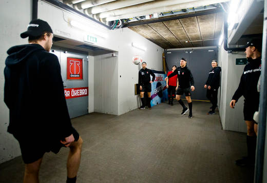 Örebros Filip Berglund och Christopher Mastomäki värmer