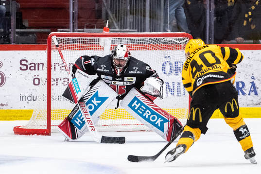 Örebros målvakt Jhonas Enroth och Skellefteås Andreas