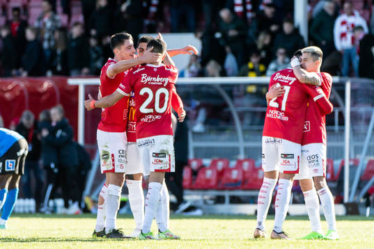 Degerfors spelare jublar