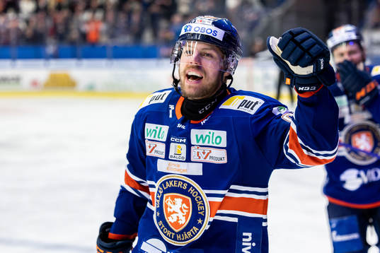 Växjös Manuel Ågren jublar