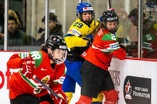 Olivia Carlsson of Sweden and Bernadett Nemeth of Hungary