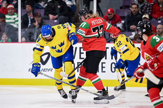 Sara Hjalmarsson of Sweden and Regina Metzler of Hungary