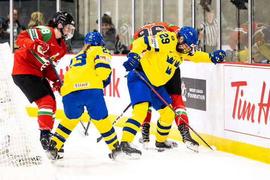 Emma Kreisz and Sarah Knee of Hungary and Ebba Hedqvist and