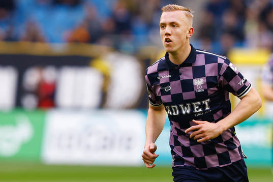 Bla gjennom flere bilder av Fotboll, Holländska Ligan, Vitesse - Go Ahead Eagles