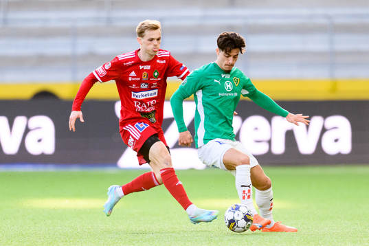 Skövde AIKs Lukas Rhöse och Jönköpings Södras Flamur Dzelili