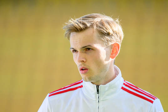 Skövde AIKs Lukas Rhöse vid lineup innan fotbollsmatchen