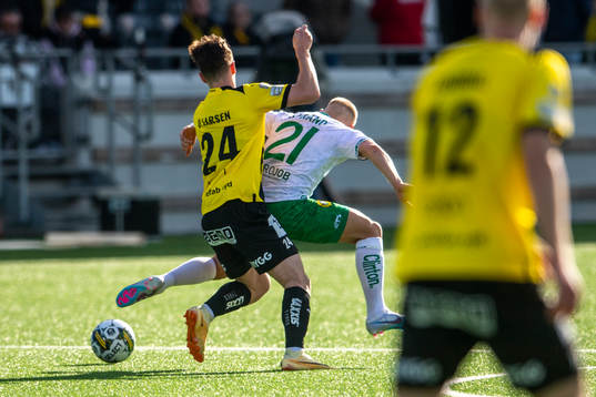 Häckens Lars Olden Larsen och Hammarbys Simon Strand