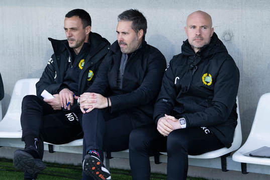 Hammarbys assisterande tränare Nenad Djordjevic , tränare Marti Cifuentes och assisterande tränare Xavi Calm
