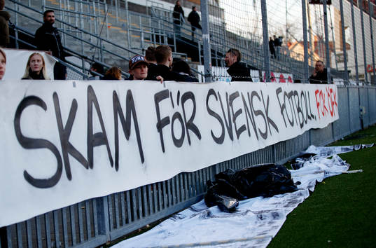 Örebro banderoll riktad mot Östersund