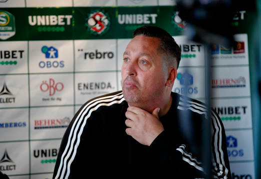 Östersunds tränare Magnus Powell på presskonferens