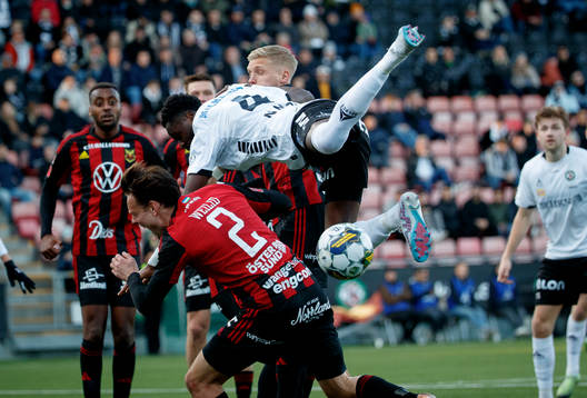 Östersunds Cesar Weilid och Örebros Nasiru Moro