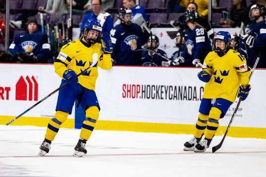 Mira Jungåker of Sweden celebrate with Lisa Johansson