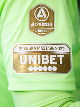 Häckens  målvakt Peter Abrahamsson målvaktströja med Unibets logo på ärmen