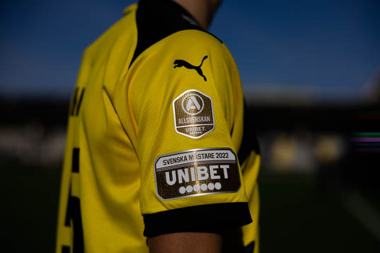 Häckens Kristoffer Lund Hansens matchtröja med Unibets logo på ärmen