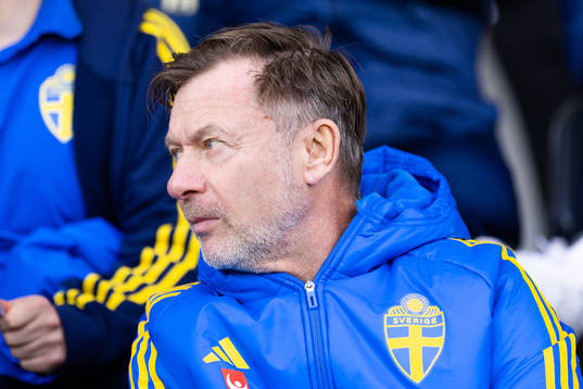 Svenska damlandslaget i fotbolls förbundskapten Peter