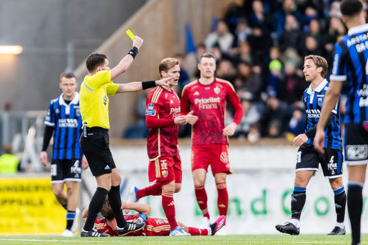 Sirius Daniel Stensson får gult kort