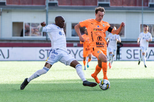 GIF Sundsvalls Moonga Simba och AFC Eskilstunas Anton