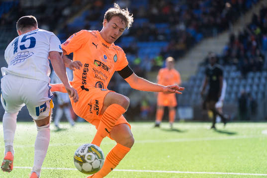 GIF Sundsvalls Robert Lundström och AFC Eskilstunas Anton