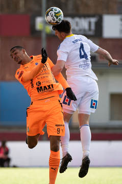 AFC Eskilstunas Simon Karlsson Adjei och GIF Sundsvalls Alexander Blomqvist