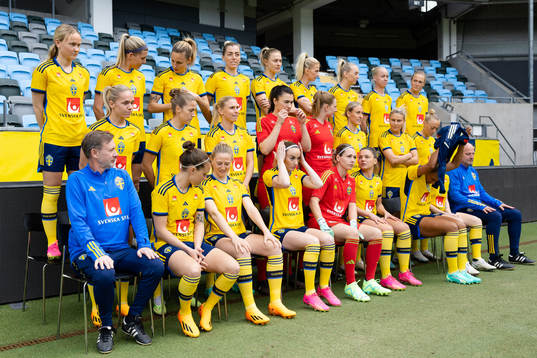 The Swedish women's national football team prepares ahead of a team picture on April 10, 2023 in Gothenburg. 
