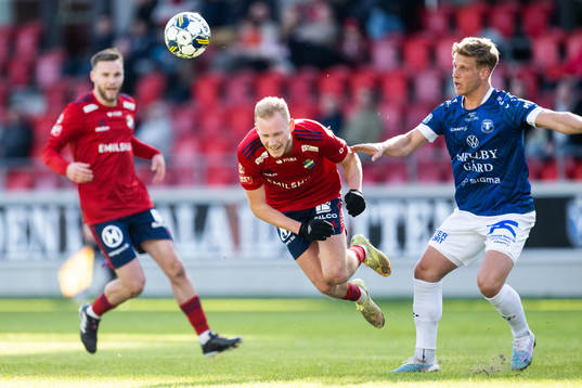 Östers Adam Bergmark Wiberg och Trelleborgs Tobias Karlsson