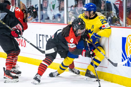 Ayaka Hitosato of Japan and Olivia Carlsson of Sweden