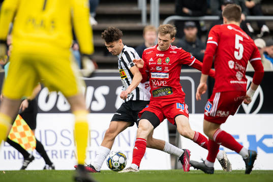 Landskronas Camil Jebara och Skövde AIKs Lukas Rhöse