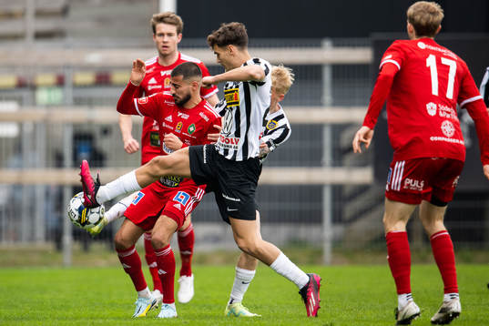 Landskronas Camil Jebara och Skövde AIKs Elmar Abraham