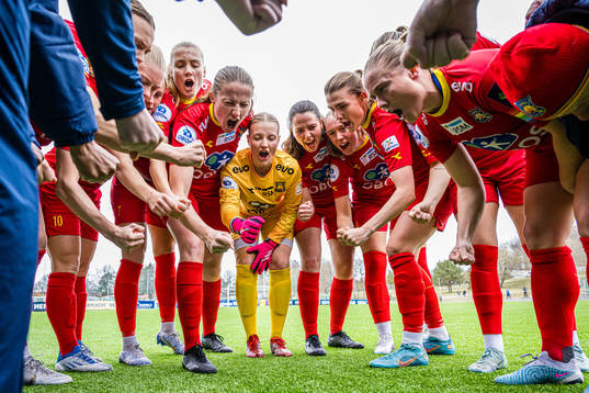 Vårin Kristina Vik, Jenny Storaker Skogmo, Ragne Hagen Svastuen, Hildegunn Sævik, Solveig Engås, Mia Hambro Svendsen and Sarah Alexandra Lilleberg Suphellen of Røa ahead of the Toppserien football match between Rosenborg and Røa on April 15, 2023 in Trondheim.