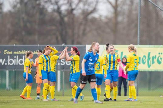 Eskilsminnes spelare jublar