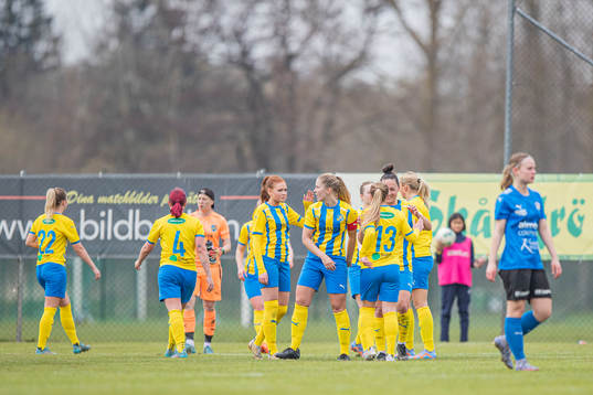 Eskilsminnes spelare jublar