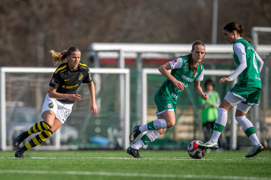 AIKs Sara Frigren , Alingsås Alma Öberg och Alexandra