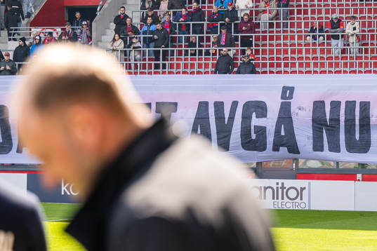 Helsingborgs sportchef Andreas Granqvist i förgrunden och