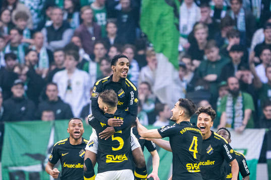 AIKs Alexander Fesshaie Beraki jublar efter att han gjort 1-0